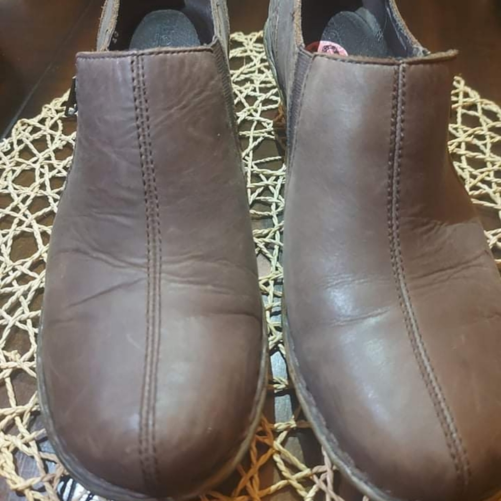 Born women's wedges
